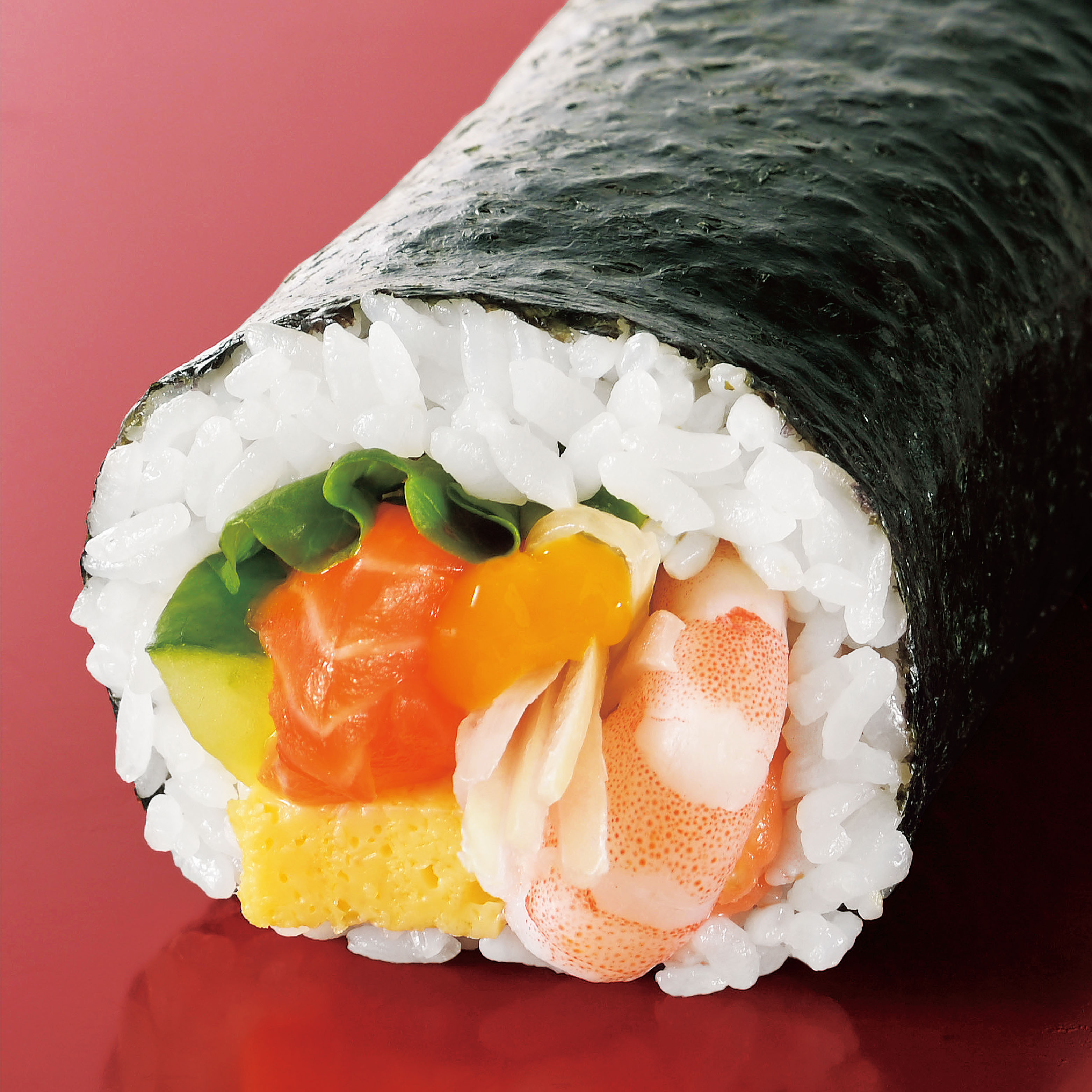 卵黄ソースで食べるサーモンと海老のオニオン巻